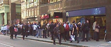 iPhone 3 queues in London 11 July 2008