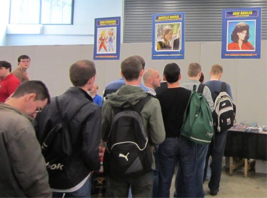 Queue for the Jane Badler Signings at LFCC 2012